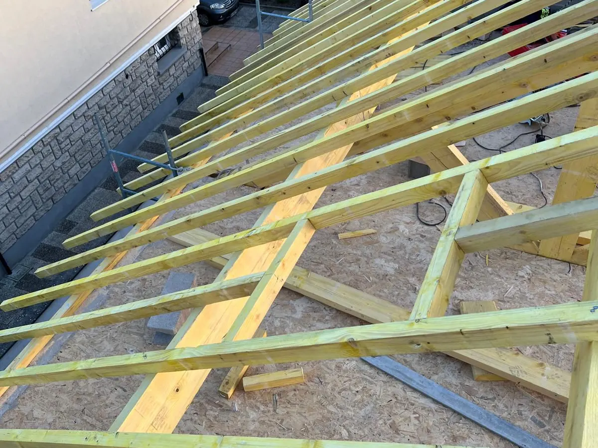 Charpente bois traditionnelle montée par Leader MTP Bat dans les Yvelines