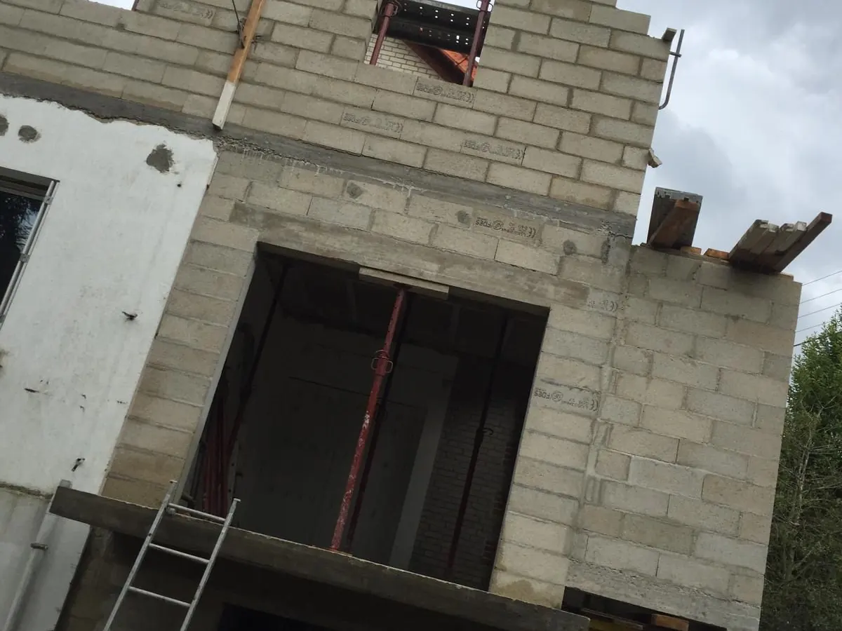 Gros œuvre : dalle béton et maçonnerie sur un chantier de rénovation à Sartrouville