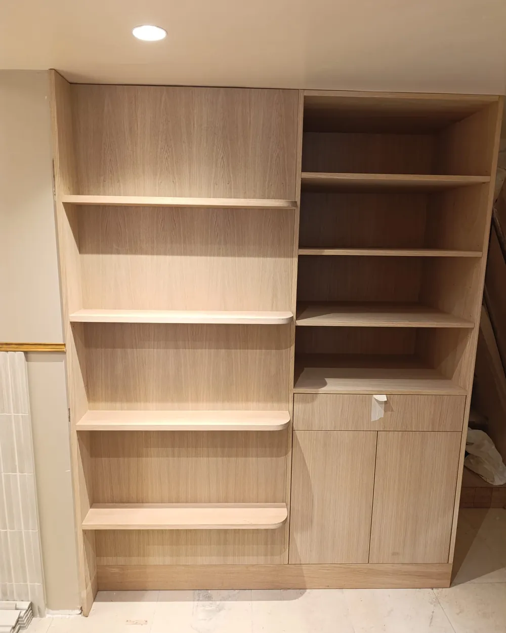 Bibliothèque sur mesure en chêne clair